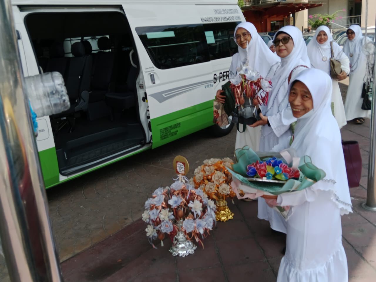 Wedding Transport Coordination: Buses & Luxury MPVs